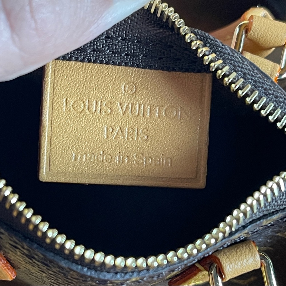 Louis Vuitton Monogram Trio Mini Icons - Picture 8 of 16